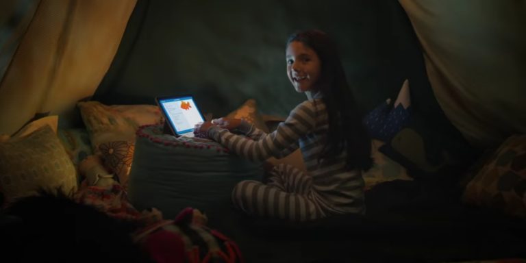 Microsoft Strikes Apple in a Christmas Ad