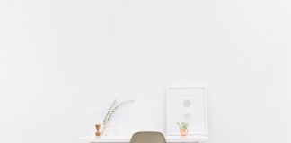 minimalist-white-table